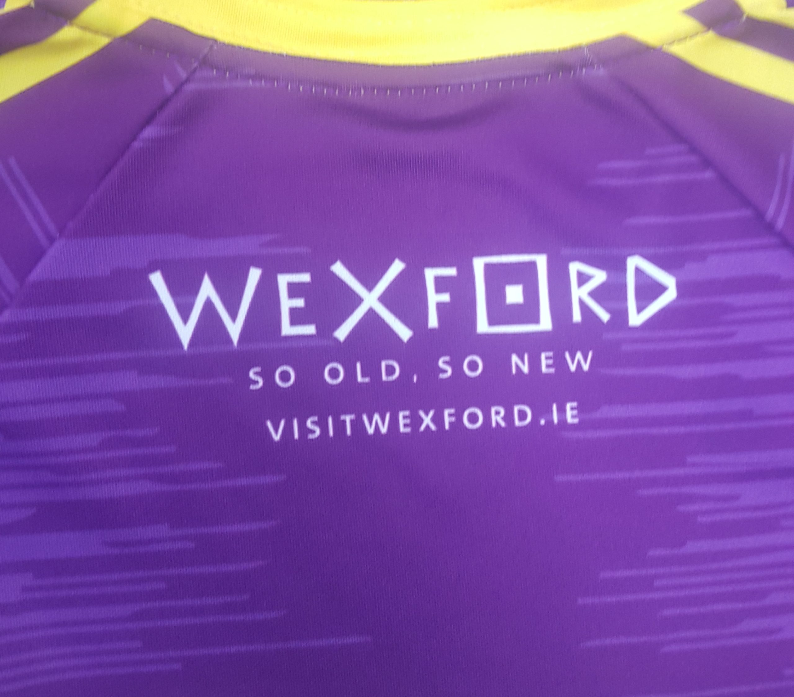 Wexford Hurlers tell New York to “Visit Wexford!”